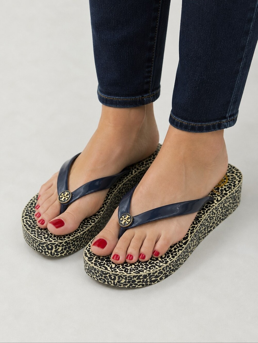 EUC TORY BURCH Foam Platform Thong Sandals in Navy Blue Cheetah Print 8